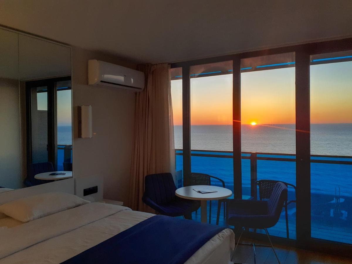 Only Front Sea View, No Side View, Wonderful Panorama, High Floor, Location Guarantee Aparthotel Batumi Luaran gambar